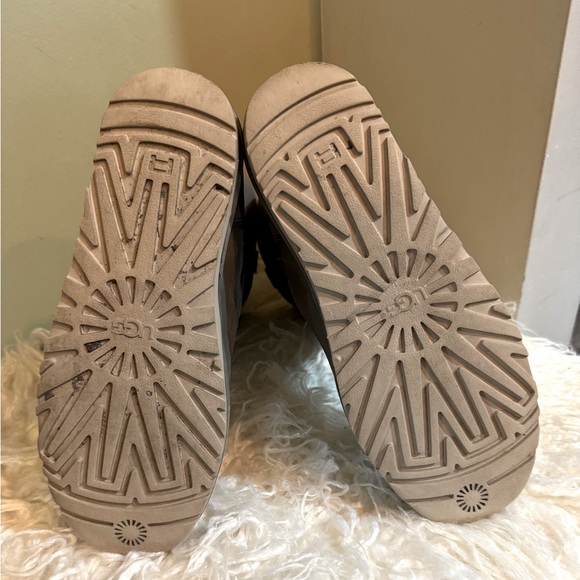 Grey Malindi Convertible uggs - Picture 6 of 8